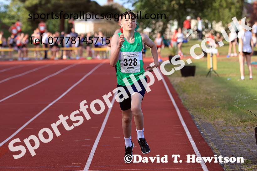 The 800 metres, 2025 NEGP No 2, Monkton Stadium, Wednesday, May 28th. Photo: David T. Hewitson/Sports for All Pics